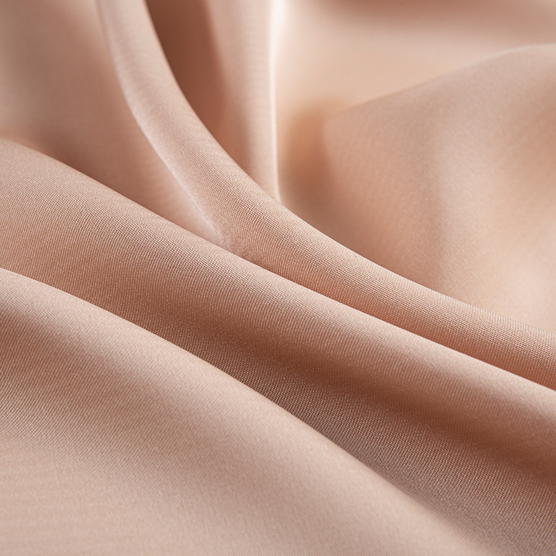 Schuss-Stretch-Satinstoff mit horizontalen Streifen