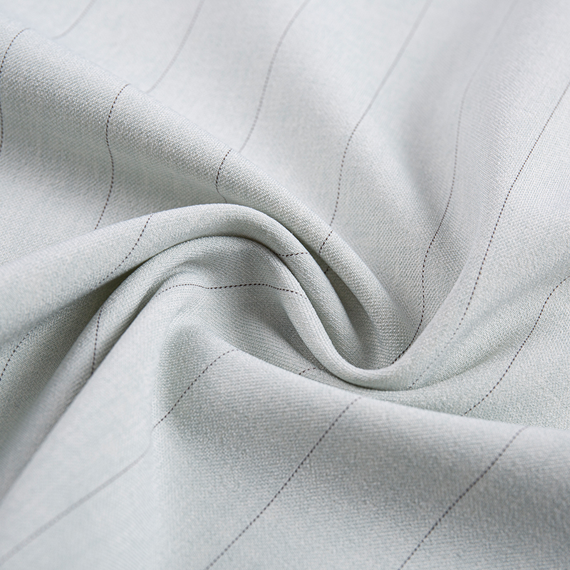 Freizeit-Seiden-Rayon-Stoff mit schmalen Streifen in Grauweiß